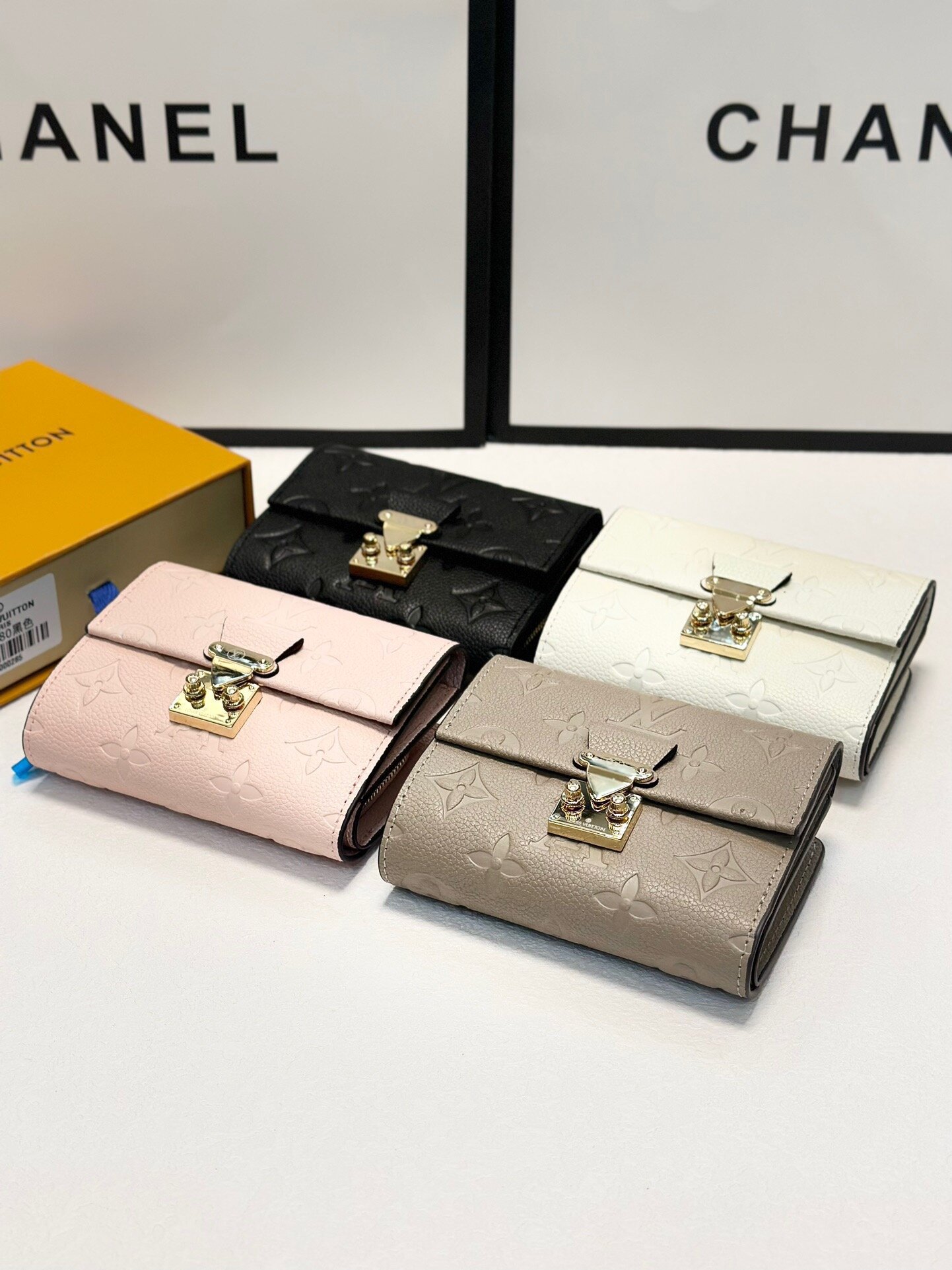 LV card wallet 15x10